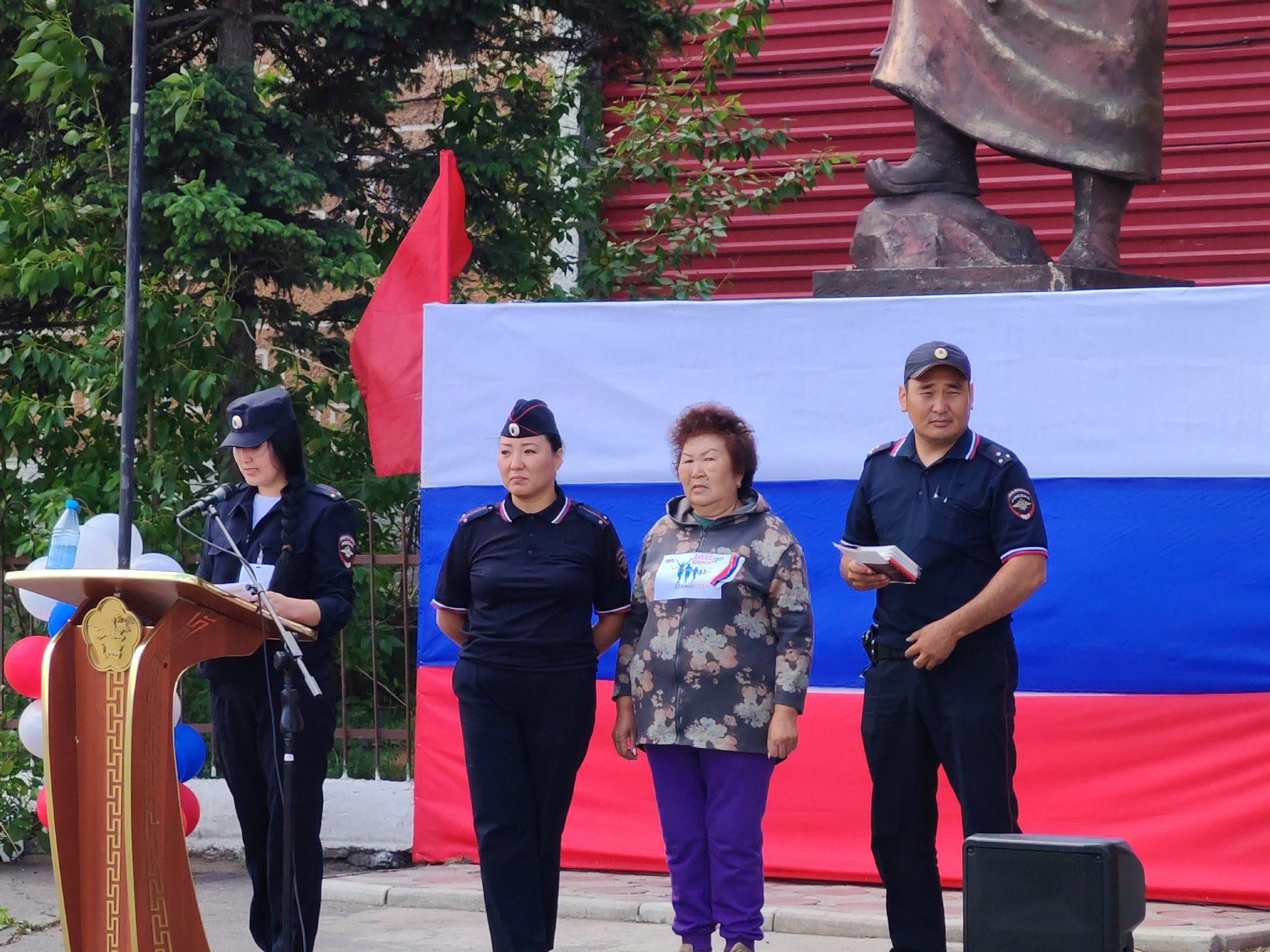 Вручение паспортов в День России Вручение паспортов в День России
