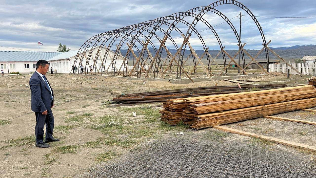 В селе Ак Барун-Хемчикского района началось строительство спортивного зала ангарного типа В селе Ак Барун-Хемчикского района началось строительство спортивного зала ангарного типа