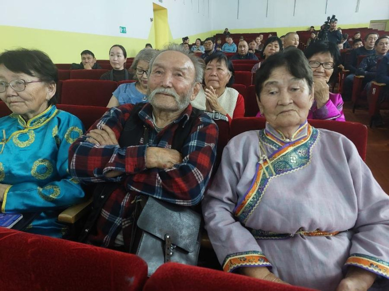 На родине камнерезного искусства, в Бай-Тайгинском кожууне, проходит фестиваль «Сарыг-Хаяның чажыды», посвященный 125-летию со дня рождения старейшего мастера Тувы. На родине камнерезного искусства, в Бай-Тайгинском кожууне, проходит фестиваль «Сарыг-Хаяның чажыды», посвященный 125-летию со дня рождения старейшего мастера Тувы.