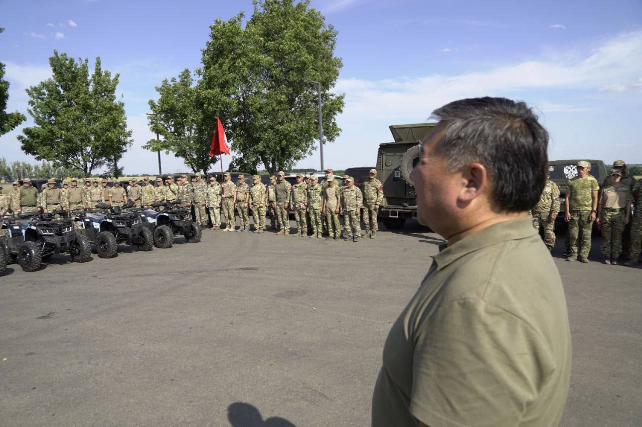 Глава Тувы поздравил военнослужащих мотострелковых войск с праздником |
