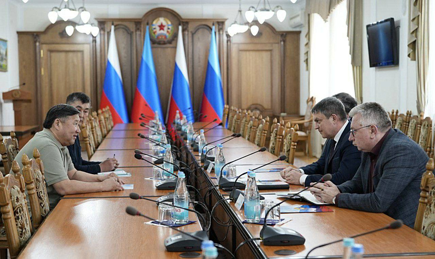 Глава Тувы провел рабочую встречу с руководителем Луганской Народной Республики Леонидом Пасечником