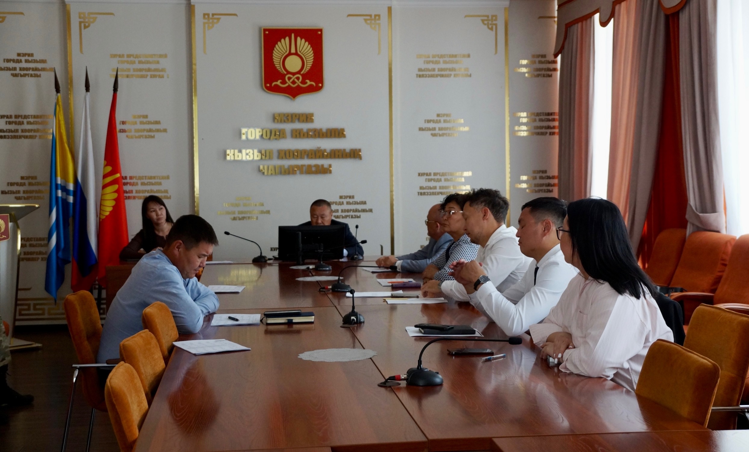 Под председательством заместителя Председателя Хурала представителей города Кызыла Аяса Лопсана состоялось заседание Комиссии по проведению и подготовке публичных слушаний по вопросам градостроительной деятельности. Под председательством заместителя Председателя Хурала представителей города Кызыла Аяса Лопсана состоялось заседание Комиссии по проведению и подготовке публичных слушаний по вопросам градостроительной деятельности.